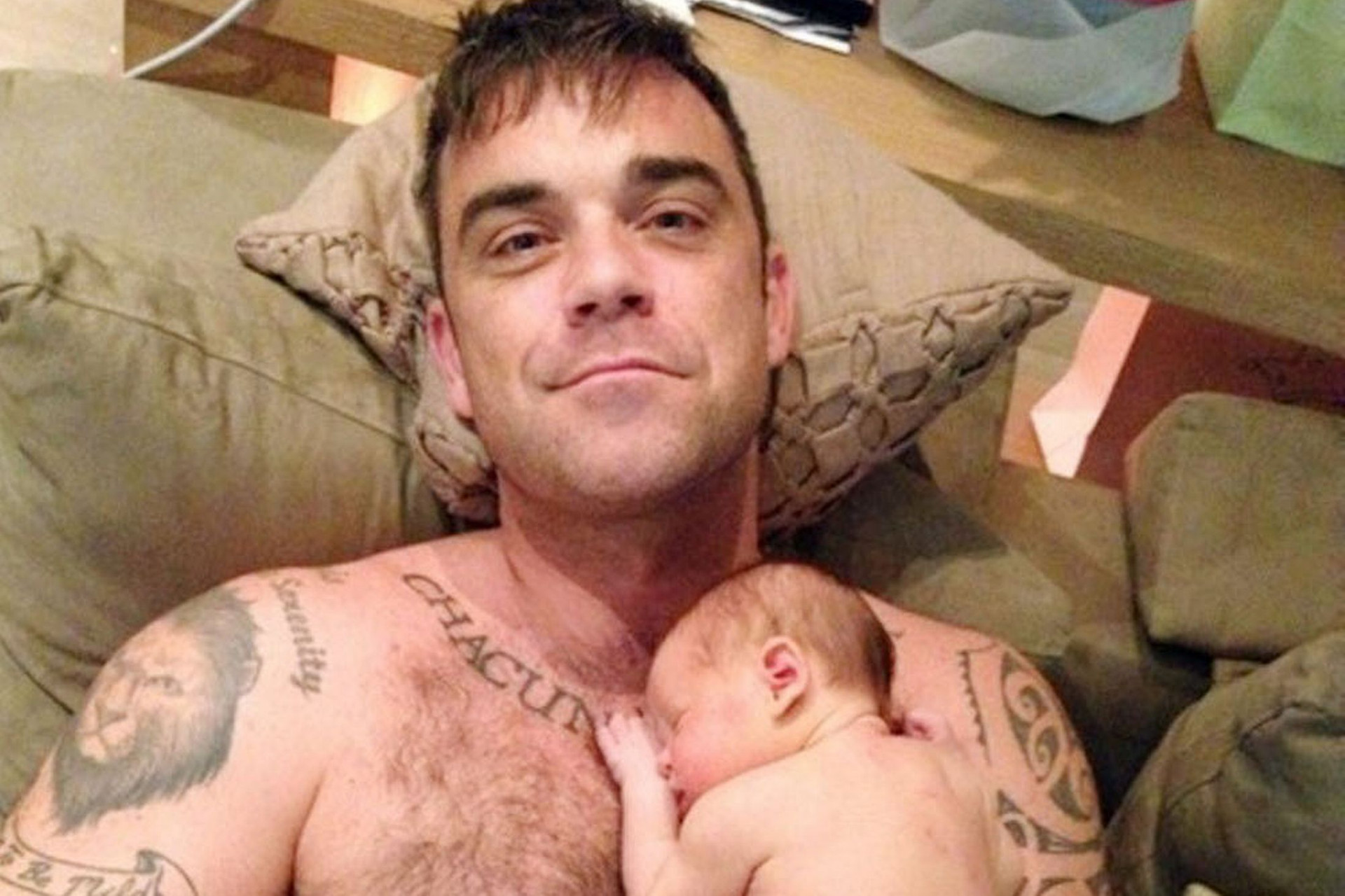 Robbie Williams: “Toi 49% la gay“
