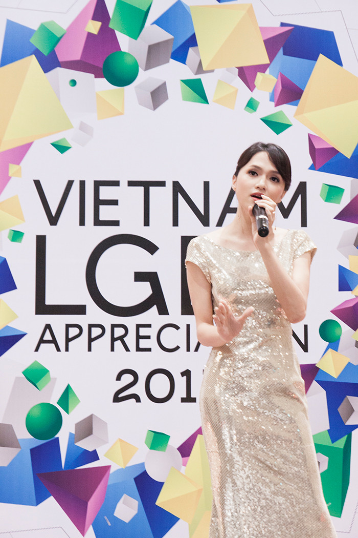 Huong Giang Idol “dọ dáng” cùng sieu mãu Hà Anh trong dem tiẹc của cọng dòng LGBT