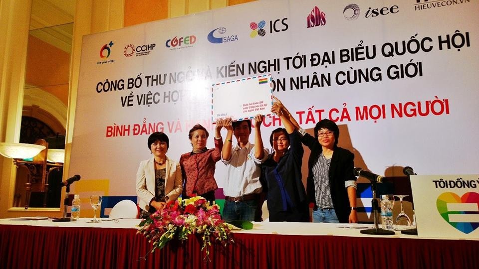 20 buc anh ve LGBT Viet Nam co suc anh huong trong nam 2013