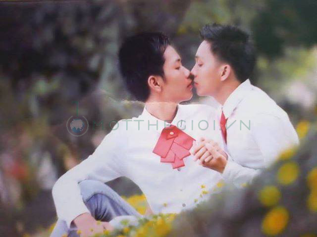 Thiep cuoi dong tinh gay xon xao cong dong mang