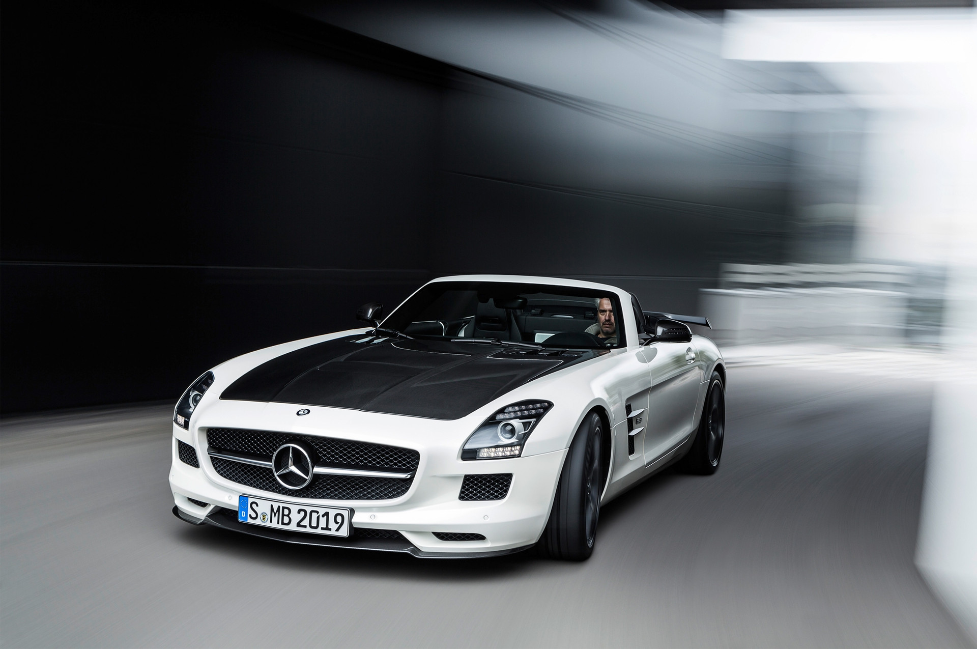 Hinh anh dau tien cua Mercedes-Benz SLS AMG GT 2015 
