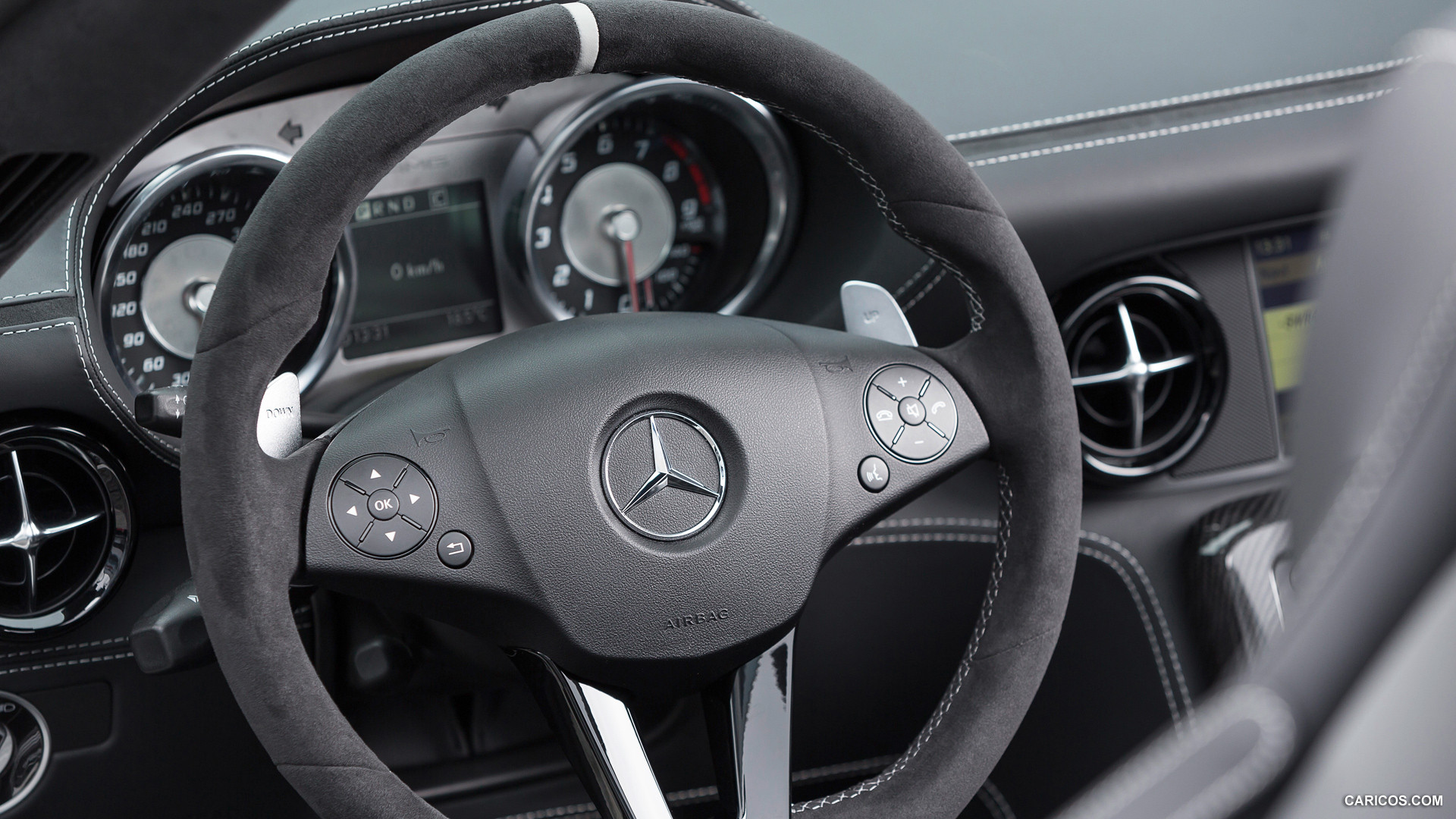 Hinh anh dau tien cua Mercedes-Benz SLS AMG GT 2015 