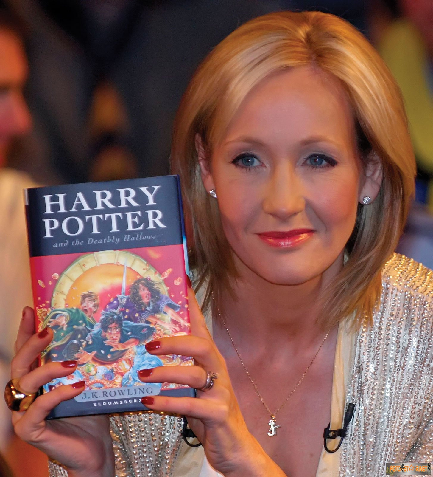 JK Rowling khang dinh tieu thuyet moi se con dai hon ca Harry Potter