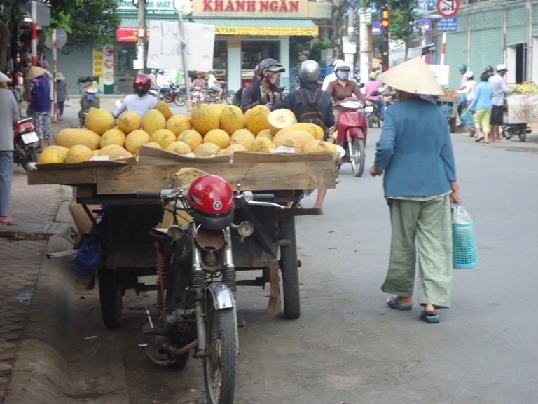 Cho xe luu dong: Nhoc nhan hem pho muu sinh