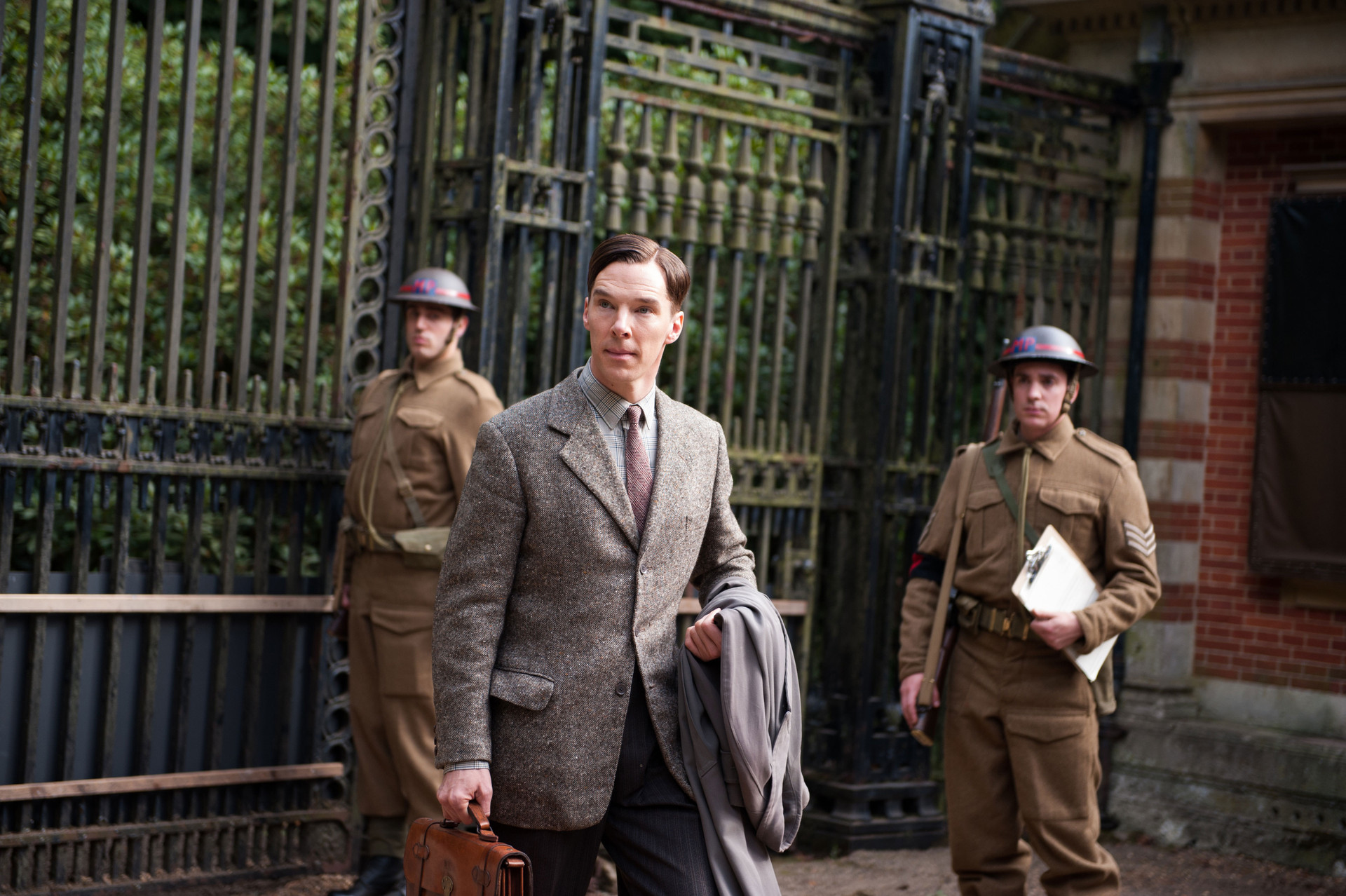 Benedict Cumberbatch:  Khong can canh nong dong tinh trong bo phim ve Alan Turing 