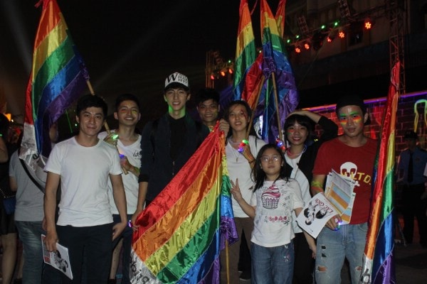 Binh An dieu hanh anh sang cung ban tre LGBT tai Ha Noi