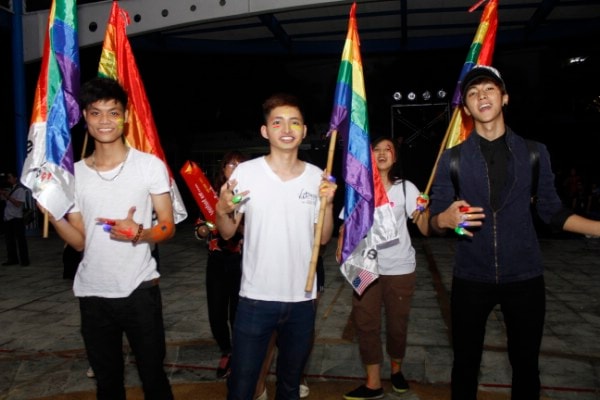 Binh An dieu hanh anh sang cung ban tre LGBT tai Ha Noi