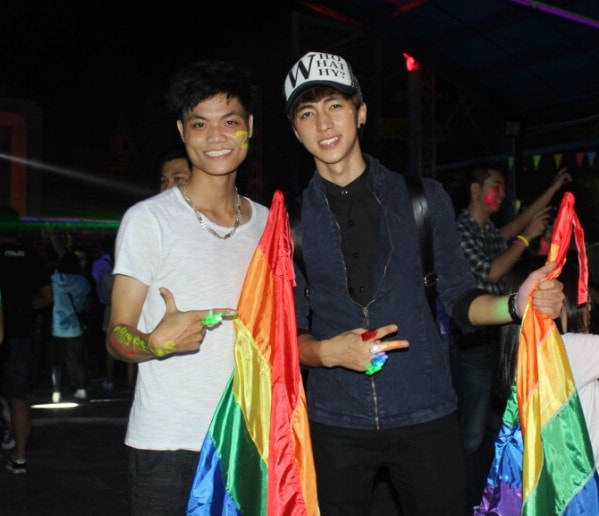 Binh An dieu hanh anh sang cung ban tre LGBT tai Ha Noi