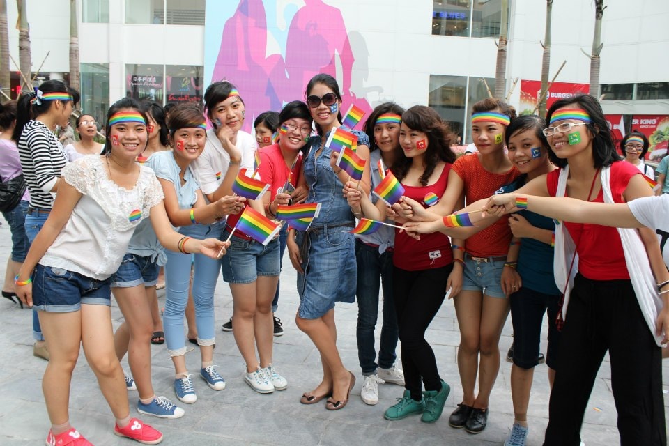 Ha Noi: Gap go co giao 8X dua chu de  LGBT  vao truong dai hoc