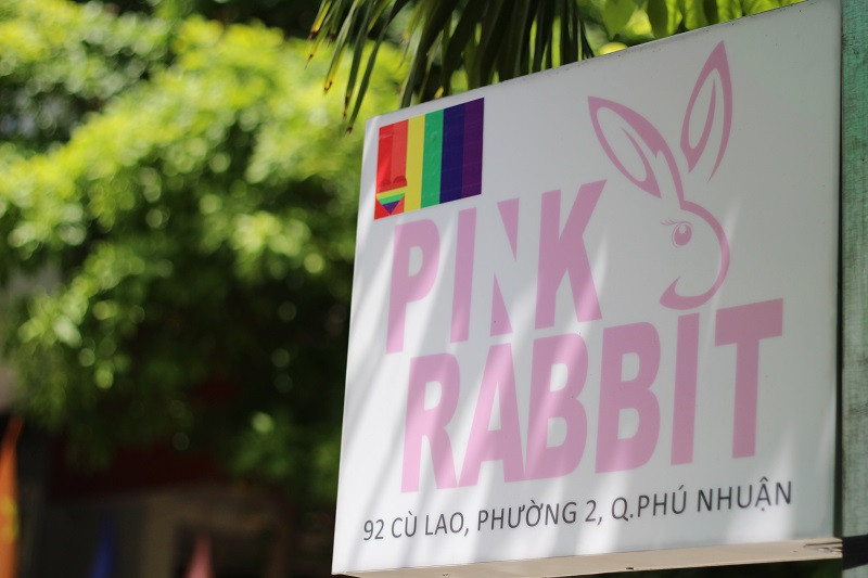 Quan cafe danh rieng cho nguoi dong tinh tai HCM, LGBT, la co sau sac, quan cafe Pink Rabbit, DJ Forest