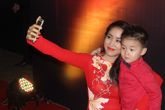 Viet Huong, Thanh Hang duoc san don tren tham do HTV Awards 2015-hinh-anh-8