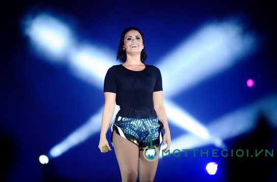 Demi Lovato thoi bung san khau Viet Nam-hinh-anh-15