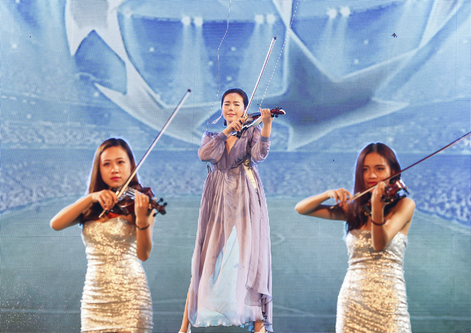 Nghe si violin Han Quoc J.Mi