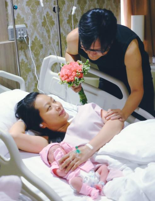 Le Kieu Nhu da sinh con gai, Angela Phuong Trinh ngu tren cay-hinh-anh-1