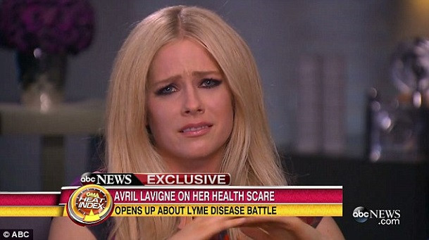 Avril Lavigne roi nuoc mat khi ke ve benh tinh cua minh-hinh-anh-1