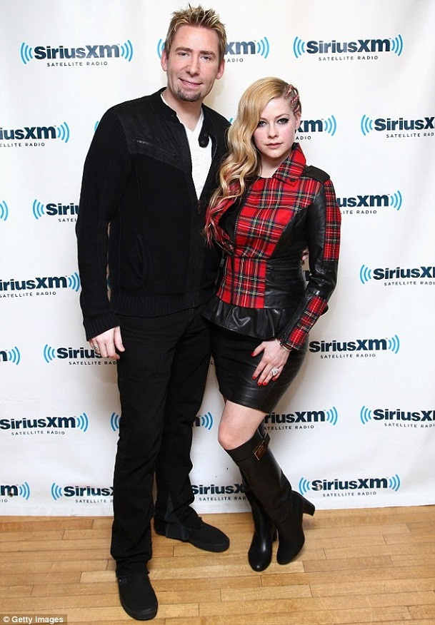 Avril Lavigne roi nuoc mat khi ke ve benh tinh cua minh-hinh-anh-5