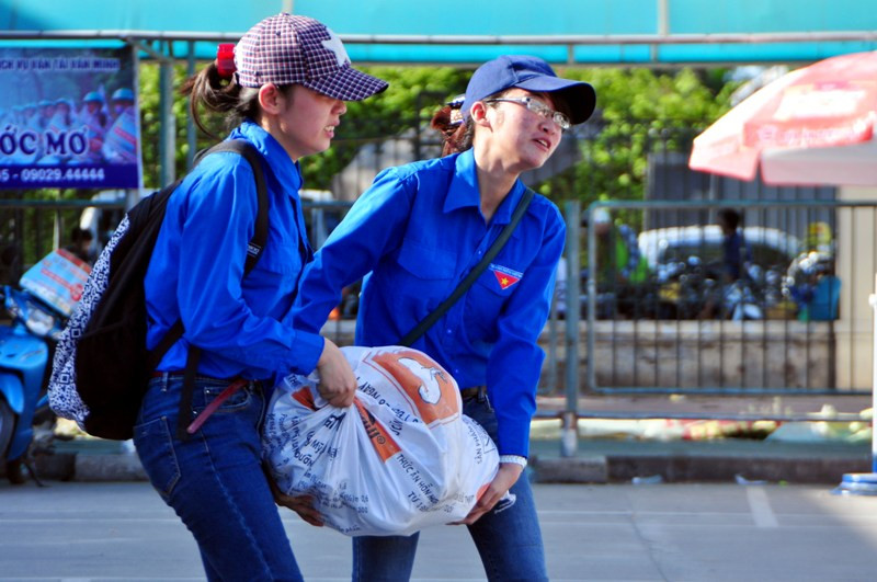 Những nghĩa cử đẹp trong kì thi tốt nghiệp THPT Quốc gia 2015 