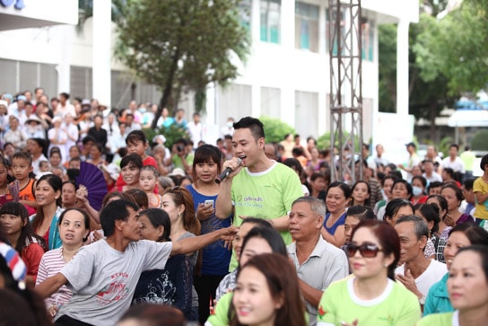 Xuan Lan hat, dien catwalk de phuc vu nguoi ngheo-hinh-anh-8