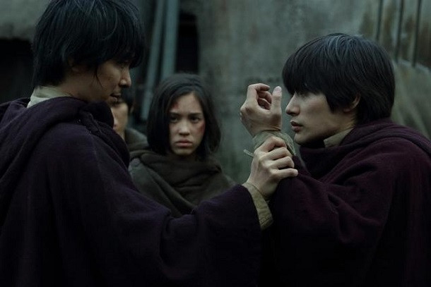 Fan phat dien voi trailer dai 3 phut cua Live Action ‘Attack on Titans’-hinh-anh-14