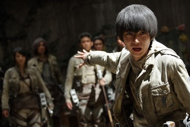 Fan phat dien voi trailer dai 3 phut cua Live Action ‘Attack on Titans’-hinh-anh-6