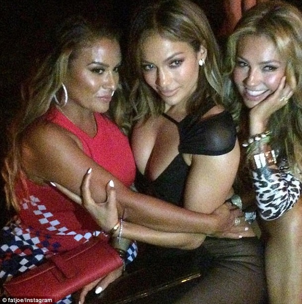 Jennifer Lopez gay soc voi trang phuc ‘trong suot’ tai le sinh nhat-hinh-anh-6