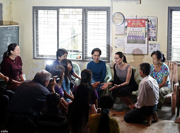 Angelina Jolie gap lanh tu doi lap Aung San Suu Kyi-hinh-anh-1