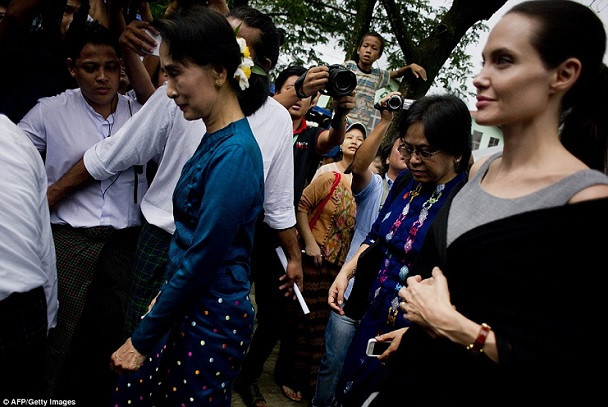 Angelina Jolie gap lanh tu doi lap Aung San Suu Kyi-hinh-anh-5