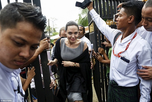Angelina Jolie gap lanh tu doi lap Aung San Suu Kyi-hinh-anh-6