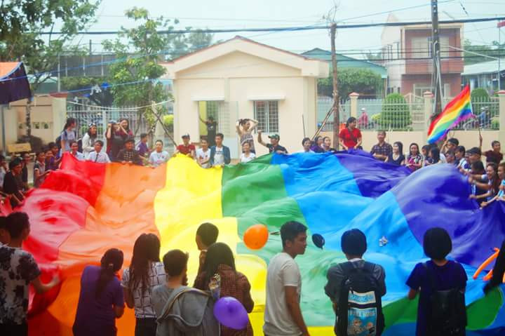 Bieu tuong cua LGBT lan dau xuat hien tren duong pho Vinh Long-hinh-anh-15