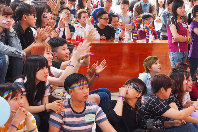 Bieu tuong cua LGBT lan dau xuat hien tren duong pho Vinh Long-hinh-anh-16