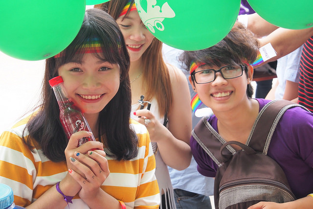 Bieu tuong cua LGBT lan dau xuat hien tren duong pho Vinh Long-hinh-anh-19