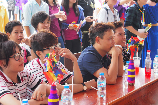 Bieu tuong cua LGBT lan dau xuat hien tren duong pho Vinh Long-hinh-anh-23