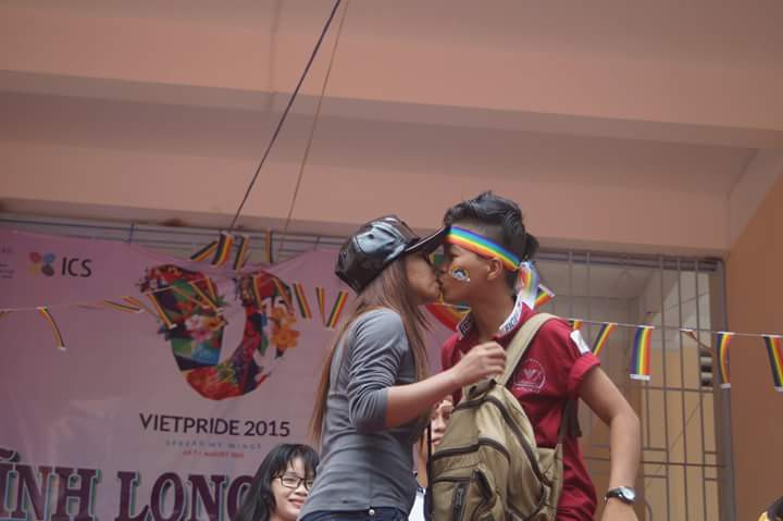 Bieu tuong cua LGBT lan dau xuat hien tren duong pho Vinh Long-hinh-anh-34