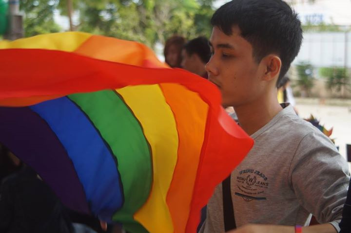 Bieu tuong cua LGBT lan dau xuat hien tren duong pho Vinh Long-hinh-anh-41