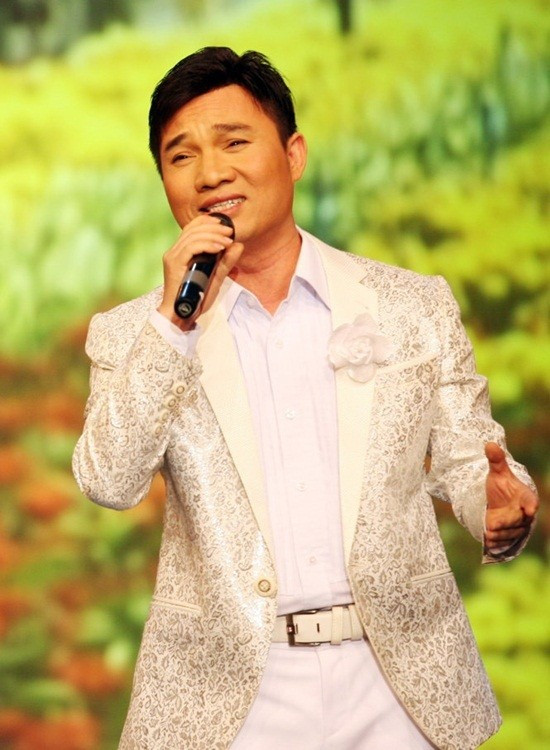 Quang Linh hat mot bai mua duoc 4 can nha mat tien-hinh-anh-1