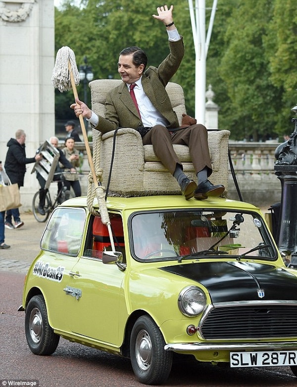 Mr. Bean dai nao Cung dien Buckingham nhan dip sinh nhat 25 nam-hinh-anh-12