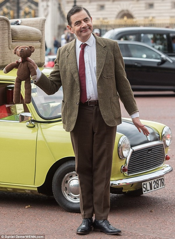 Mr.Bean đi shoping cùng siêu xe cửa cánh chim