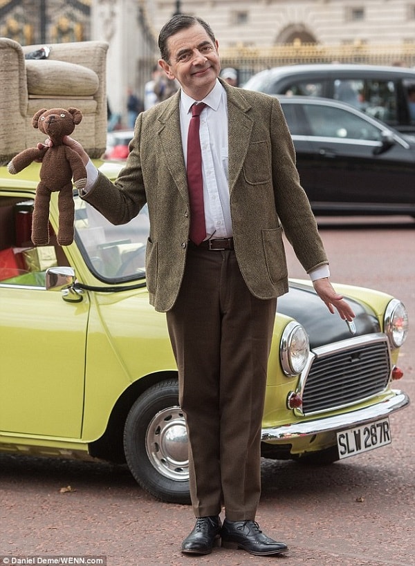 Mr. Bean dai nao Cung dien Buckingham nhan dip sinh nhat 25 nam-hinh-anh-2