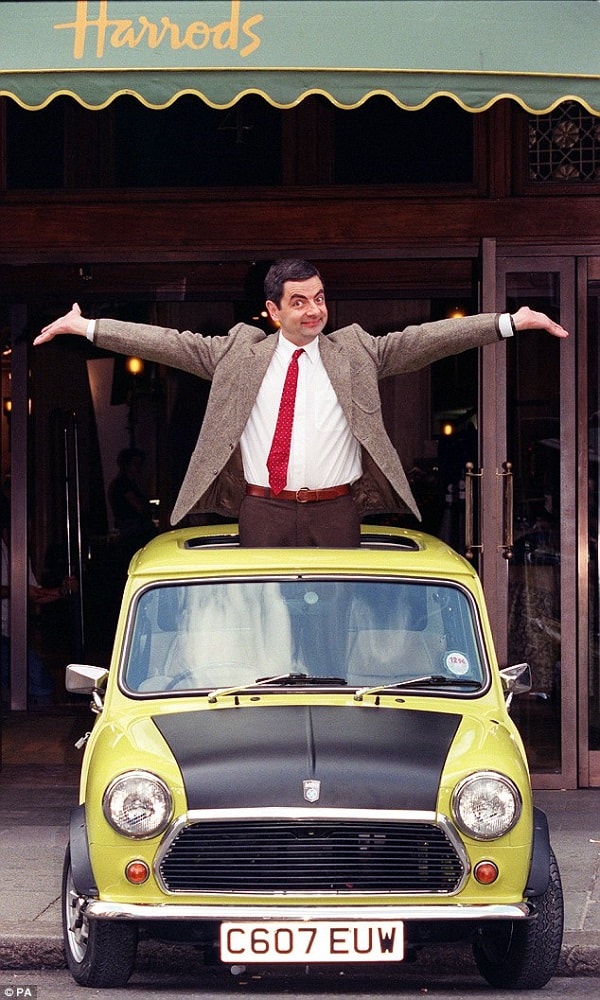 Mr. Bean dai nao Cung dien Buckingham nhan dip sinh nhat 25 nam-hinh-anh-3