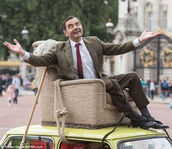 Mr. Bean dai nao Cung dien Buckingham nhan dip sinh nhat 25 nam-hinh-anh-4