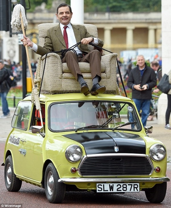 Mr. Bean dai nao Cung dien Buckingham nhan dip sinh nhat 25 nam-hinh-anh-6