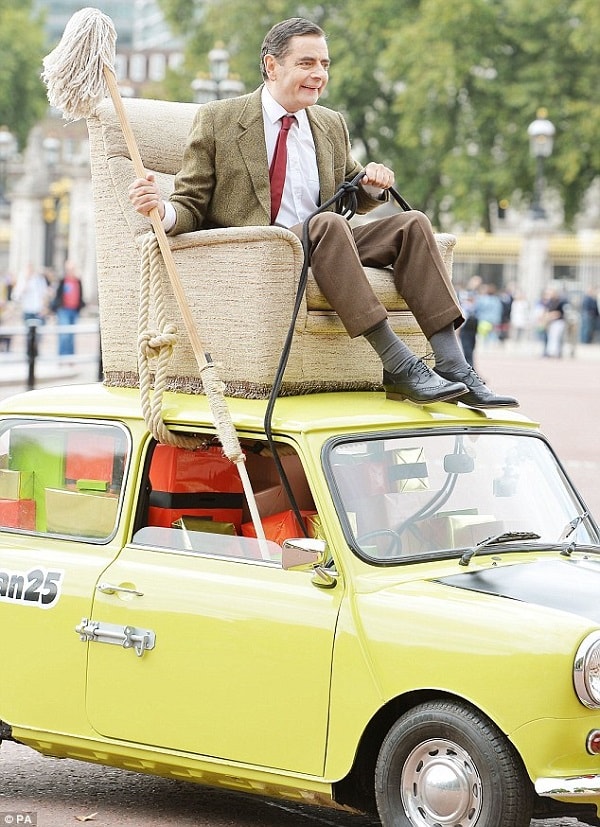 Mr. Bean dai nao Cung dien Buckingham nhan dip sinh nhat 25 nam-hinh-anh-9