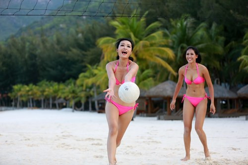 Thi sinh Hoa hau Hoan vu VN do dang bikini tren bai bien-hinh-anh-16