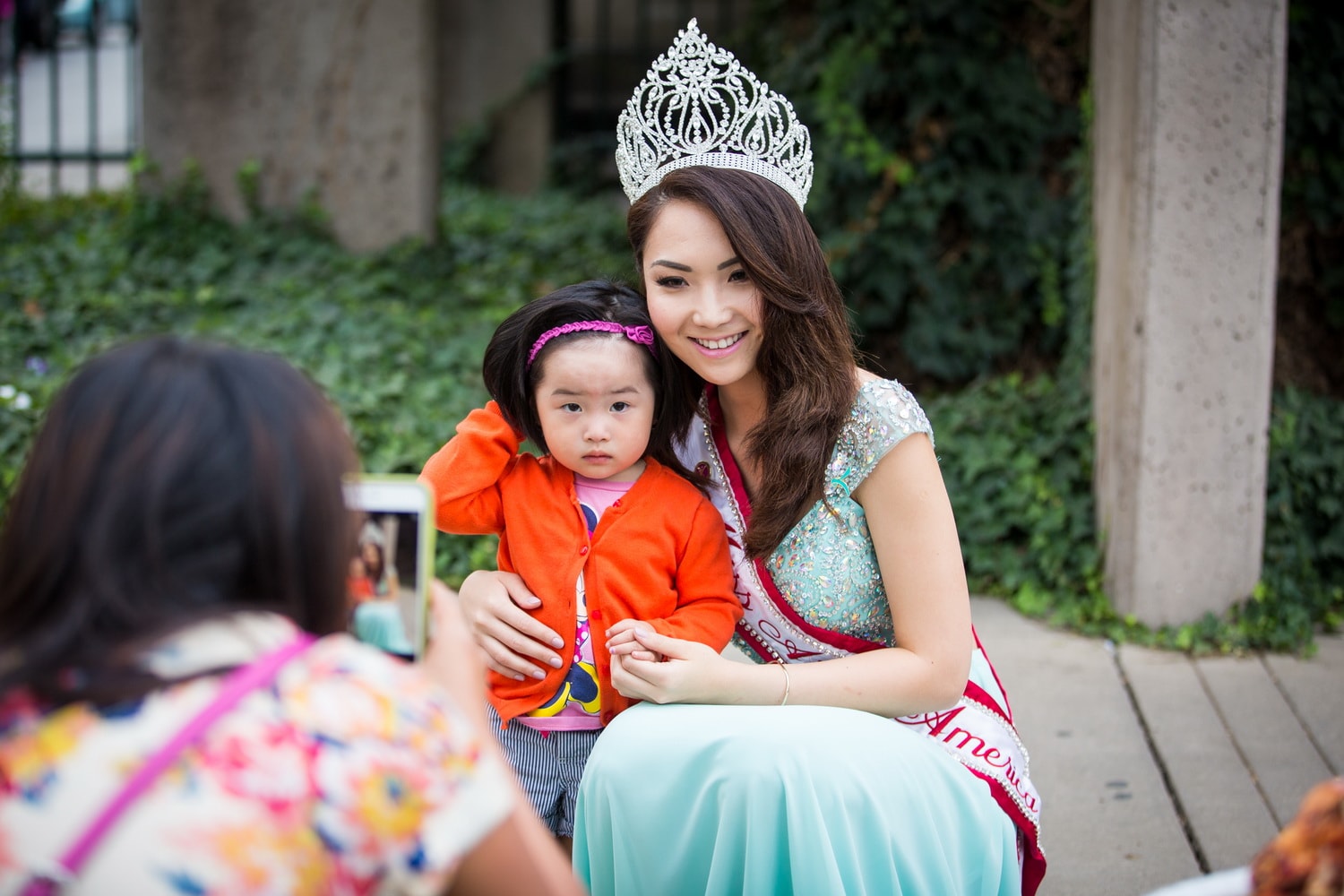 Hoa hau Jennifer Chung vui Tet Trung thu voi tre em ngheo-hinh-anh-1