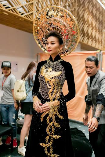 Chiec ao dai 1,2 ti cua sieu mau Thanh Hang tai VietNam International Fashion Week co gi dac biet?-hinh-anh-5