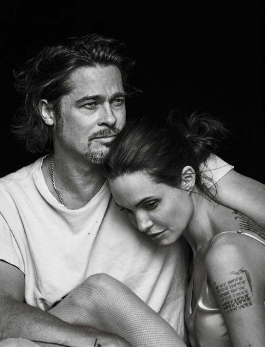 Angelina Jolie - Brad Pitt ngot ngao tua dau ben nhau-hinh-anh-1
