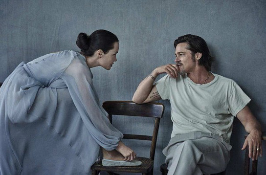 Angelina Jolie - Brad Pitt ngot ngao tua dau ben nhau-hinh-anh-7