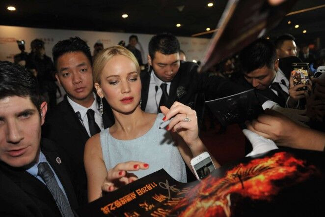 Jennifer Lawrence dep  tan chay  trong bo vay cua Dior