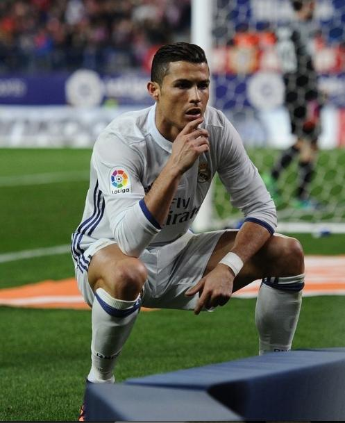 Cristiano Ronaldo, goal celebration: Sức hấp dẫn của Cristiano Ronaldo không chỉ nằm ở kỹ năng đá bóng, mà còn ở cách anh ăn mừng bàn thắng. Hãy cùng xem hình ảnh liên quan để thưởng thức màn ăn mừng đầy cảm xúc của siêu sao này.