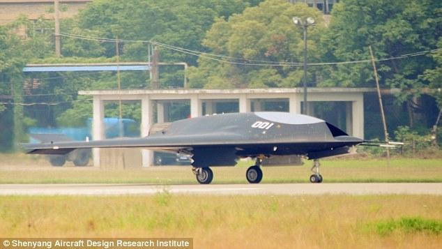 Trung Quốc khoe UAV tàng hình bề ngoài giống hệt B-2 của Mỹ 